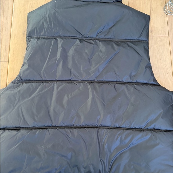 *NWT* American Eagle AE Puffer Vest - Picture 5 of 7